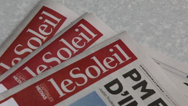 Trois éditions du journal où on peut y voir le logo Le Soleil