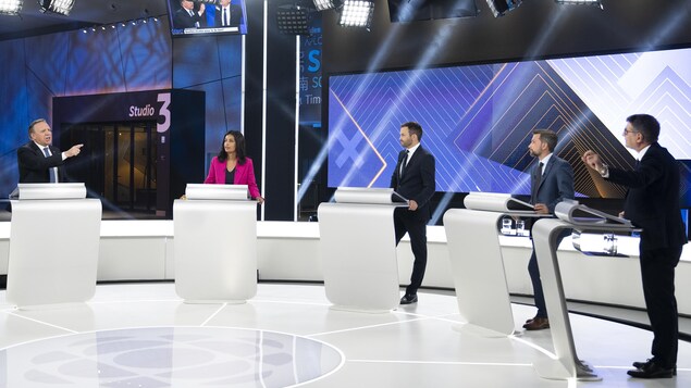 Troisième lien : tirs groupés contre François Legault