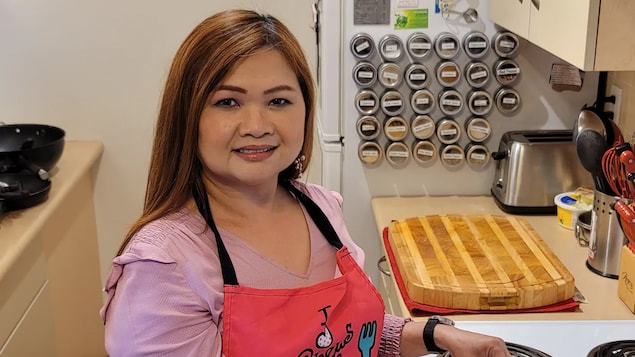 Nasa loob ng kusina si Leilani Alcock.
