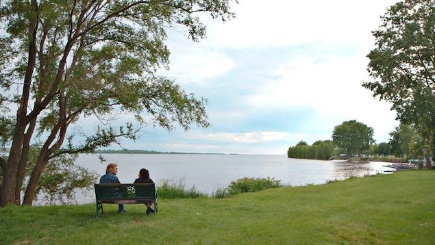Roy Dupuis et Joséphine Bacon dans le documentaire « L'empreinte » Roy Dupuis et Joséphine Bacon dans le documentaire « L'empreinte »
