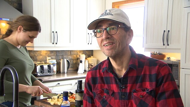 Léo St-Onge, un innu de Uashat-Maliotenam, a transformé son alimentation alors qu'il était atteint de nombreuses maladies chroniques. Léo St-Onge, un innu de Uashat-Maliotenam, a transformé son alimentation alors qu'il était atteint de nombreuses maladies chroniques.