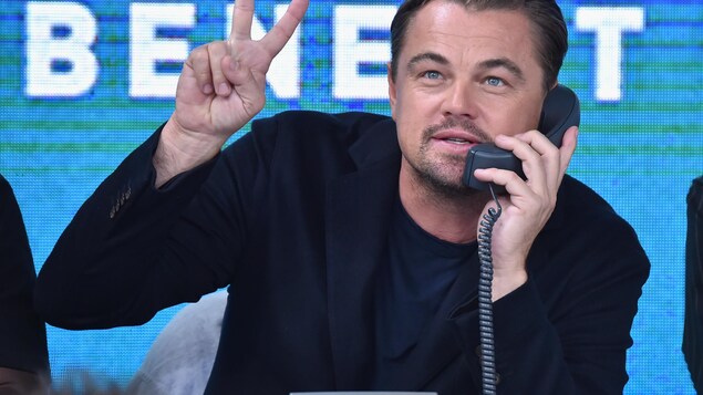 Leonardo DiCaprio ramasse des dons au téléphone Leonardo DiCaprio ramasse des dons au téléphone