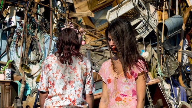 Deux actrices qui jouent le rôle de zombies Deux actrices qui jouent le rôle de zombies