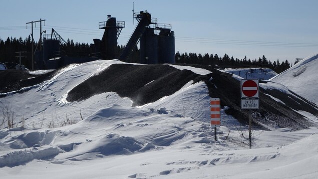 Des installations de carrière en hiver.
