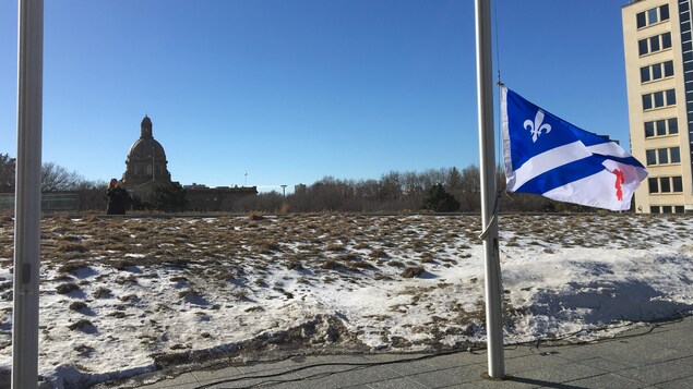 Le drapeau franco-albertain Le drapeau franco-albertain