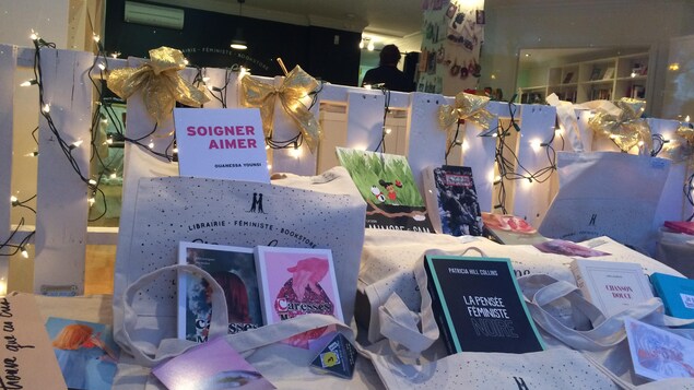 La vitrine de la librairie L'Euguélionne La vitrine de la librairie L'Euguélionne