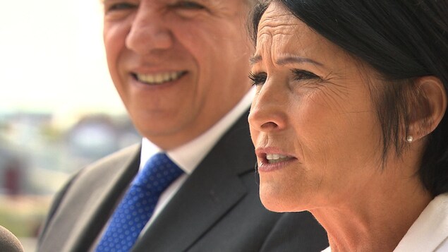 Line Cloutier, une gestionnaire de programmes au Centre intégré de santé et services sociaux de Sept-Îles, a été choisie par le chef de la CAQ François Legault comme candidate de Duplessis à la prochaine élection