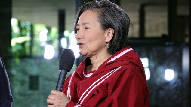 Lisa Koperqualuk, chercheure à l'Enquête nationale sur les femmes et les filles autochtones disparues et assassinées, lors de l'émission spéciale d'Espaces autochtones pour la Journée nationale des peuples autochtones. Lisa Koperqualuk, chercheure à l'Enquête nationale sur les femmes et les filles autochtones disparues et assassinées, lors de l'émission spéciale d'Espaces autochtones pour la Journée nationale des peuples autochtones.