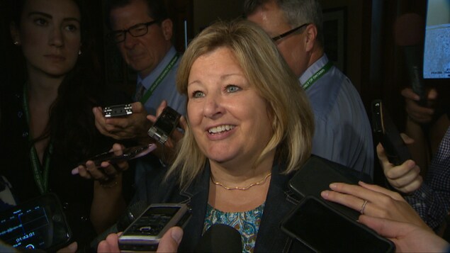 La ministre en mêlée de presse. La ministre en mêlée de presse.