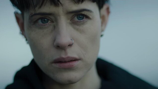 Gros plan sur le visage de Claire Foy dans son rôle de Lisbeth Salander dans un nouveau film de la série « Millénium ». Gros plan sur le visage de Claire Foy dans son rôle de Lisbeth Salander dans un nouveau film de la série « Millénium ».