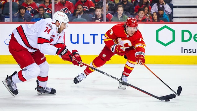 Tyler Toffoli marque en prolongation et les Flames battent les Hurricanes 3-2