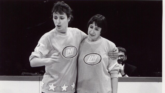 L'improvisatrice Sylvie Legault joue avec sa collègue Marie Michaud. L'improvisatrice Sylvie Legault joue avec sa collègue Marie Michaud.