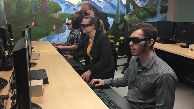 Les étudiants du département de technologie forestière dans leur nouveau local
