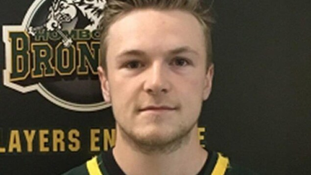 Logan Schatz dans son uniforme des Broncos Logan Schatz dans son uniforme des Broncos