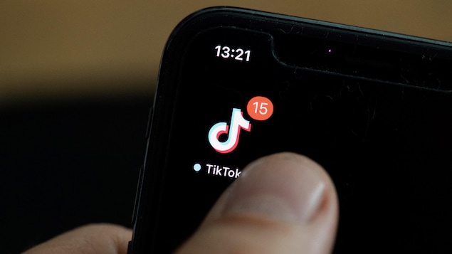 Logo de TikTok sur un téléphone intelligent.