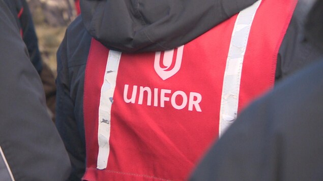 Un dossard Unifor.