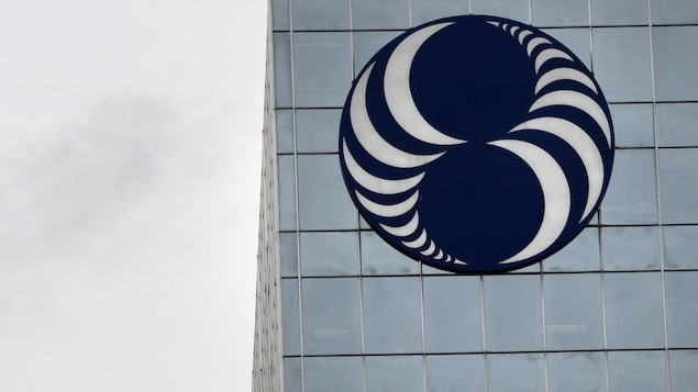 Un bâtiment avec le logo de Loto-Québec.