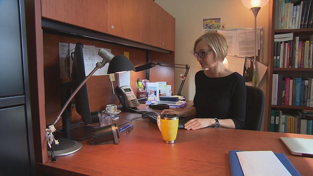 Louise Duchesme est orthophoniste et professeure au département d'orthophonie de l'Université du Québec à Trois-Rivières (UQTR). Louise Duchesme est orthophoniste et professeure au département d'orthophonie de l'Université du Québec à Trois-Rivières (UQTR).