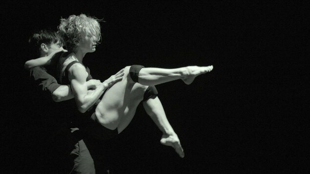 Le Festival de cinéma de la ville de Québec présente le long métrage documentaire sur l'oeuvre de Louise Lecavalier. Le Festival de cinéma de la ville de Québec présente le long métrage documentaire sur l'oeuvre de Louise Lecavalier.