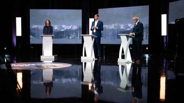 La vérif : les chefs des partis en C.-B. ont-ils dit vrai pendant le débat?