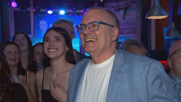 Luc Berthold surrounded ‌by supporters