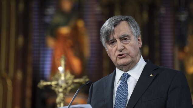 Lucien Bouchard au micro. Lucien Bouchard au micro.
