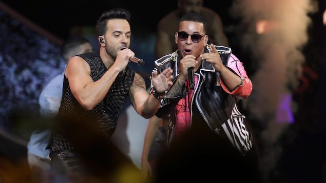 Luis Fonsi et Daddy Yankee chantent leur chanson « Despacito » au Latin Billboard Awards en avril 2017