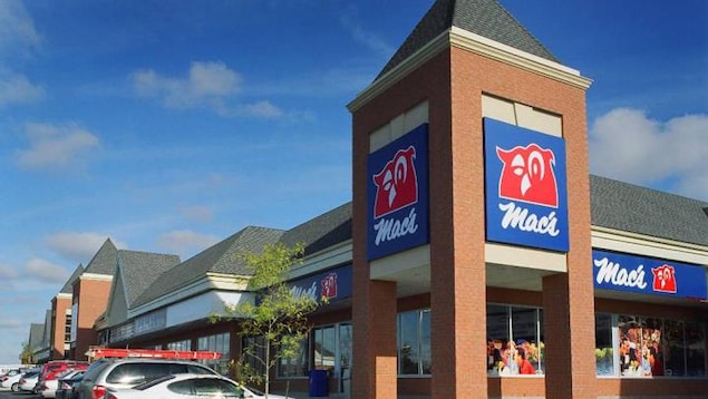 Un dépanneur de Couche-Tard Un dépanneur de Couche-Tard