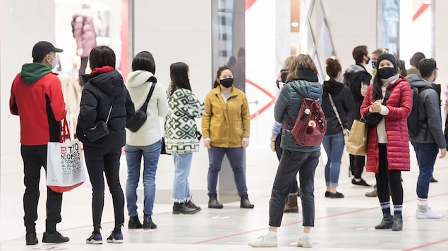 Le tiers des Canadiens dépensera moins pour les Fêtes