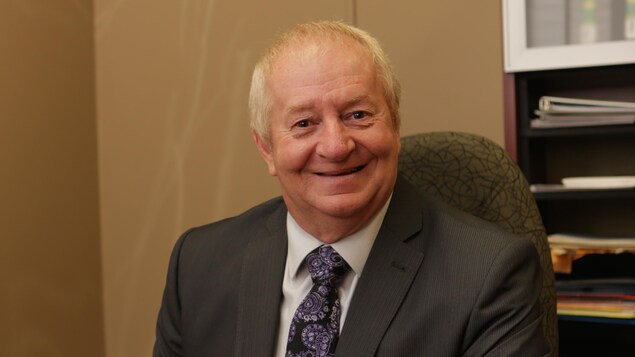 Le maire de Smooth Rock Falls Michel Arseneault . Le maire de Smooth Rock Falls Michel Arseneault .