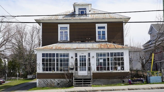 Les propriétaires de la « maison brune » prêts à la céder pour 1 $