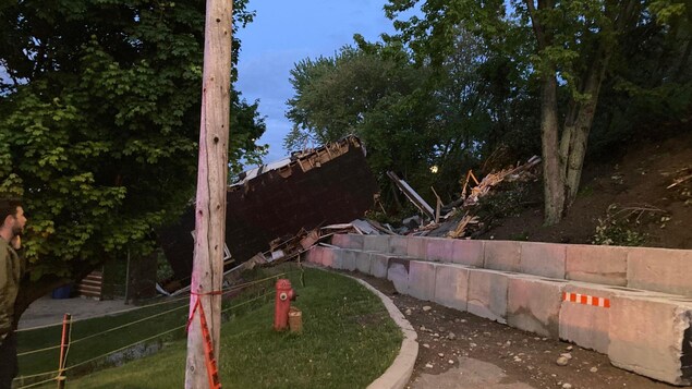 Une maison est emportée par un glissement de terrain à La Baie