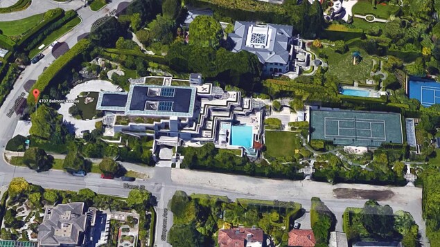 Image d'en haut d'une propriété résidentielle Image d'en haut d'une propriété résidentielle