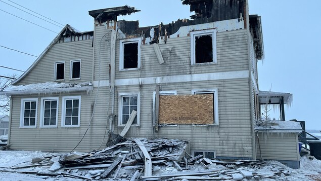 Une résidence ravagée par les flammes à Rivière-du-Loup