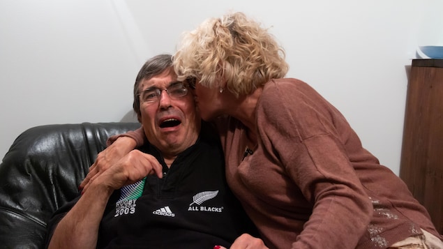 Michel et Martin Garcin sur un fauteuil