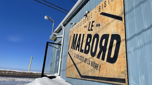 Une tuque de la microbrasserie Le Malbord sème la controverse sur les réseaux sociaux