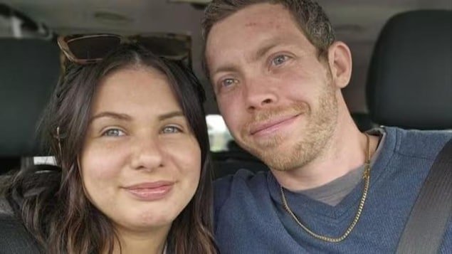 Malehya Brooks-Murray et Daniel Martell dans un véhicule.