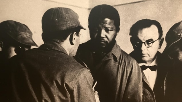 Photographie de Nelson Mandela en 1962. Photographie de Nelson Mandela en 1962.