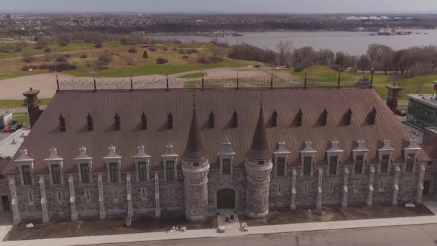 Le premier ministre Justin Trudeau visite le Manège militaire des Voltigeurs. Le premier ministre Justin Trudeau visite le Manège militaire des Voltigeurs.
