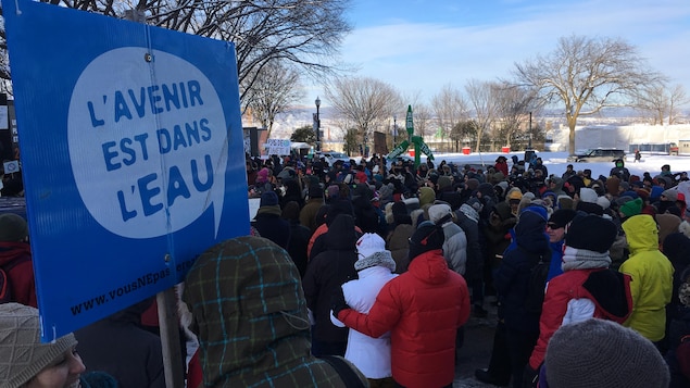 Les militants étaient réunis devant l'Assemblée nationale à Québec.