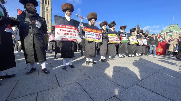 犹太人就以色列政策在国会山上示威。