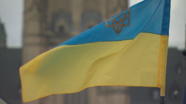 Les manifestations en soutien à l’Ukraine à Ottawa se déplacent devant le parlement