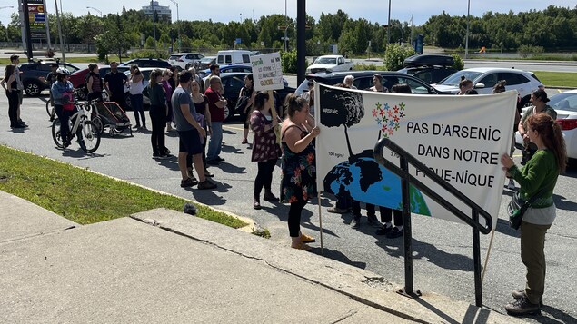 Qualité de l’air : le ministre de l’Environnement rencontre les élus à Rouyn-Noranda