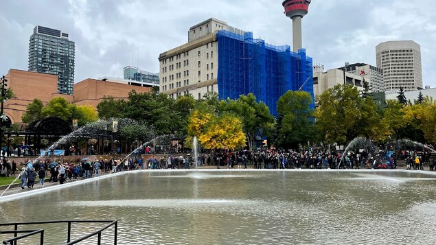 Environ 2000 personnes ont manifesté à Calgary contre la vaccination obligatoire