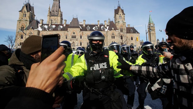 Manifestation des camionneurs à Ottawa : des défis de juridiction, selon le ministre