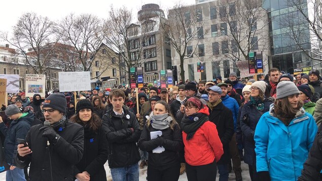 Des manifestants au parc de l'Amérique française