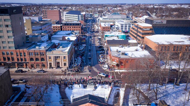 Un convoi contre les mesures sanitaires traverse Charlottetown