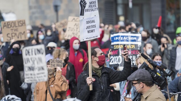 Des manifestants.