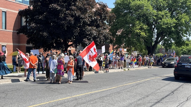 Manifestations concernant les enjeux LGBTQ+ à l’école