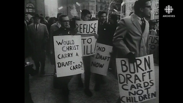 Au printemps 1971, les jeunes Américains manifestent contre la guerre ...